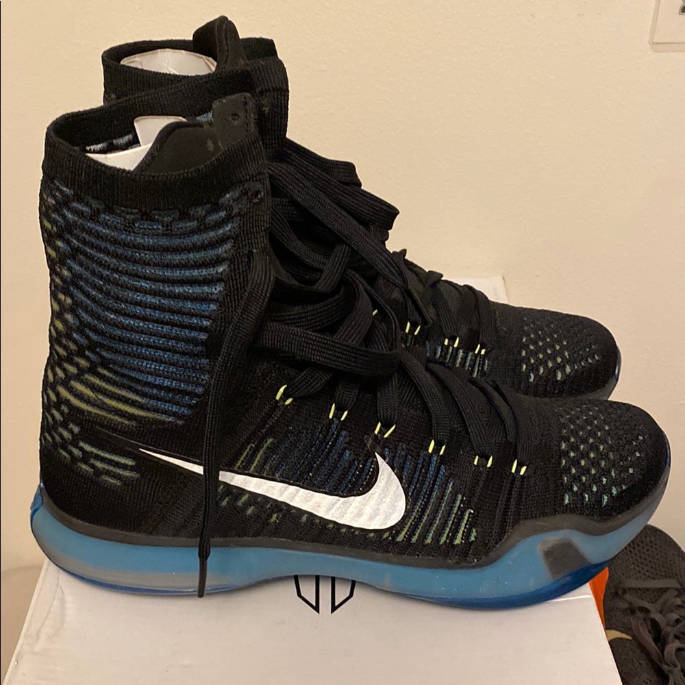Nike Black and Blue Athletic Shoes
